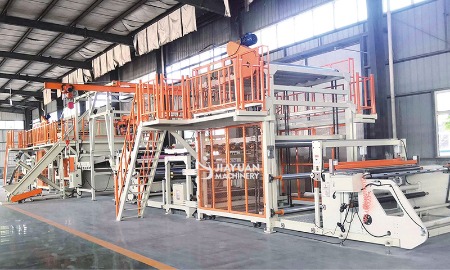línea de producción de material enrollado impermeable de polímero